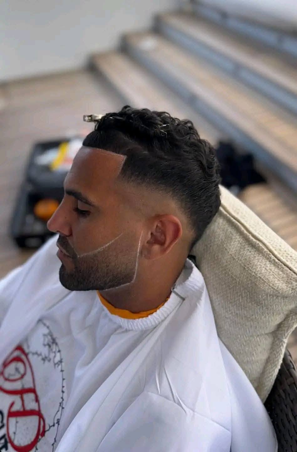 حلاق محرز يوقع أغلى قصة شعر جزائرية