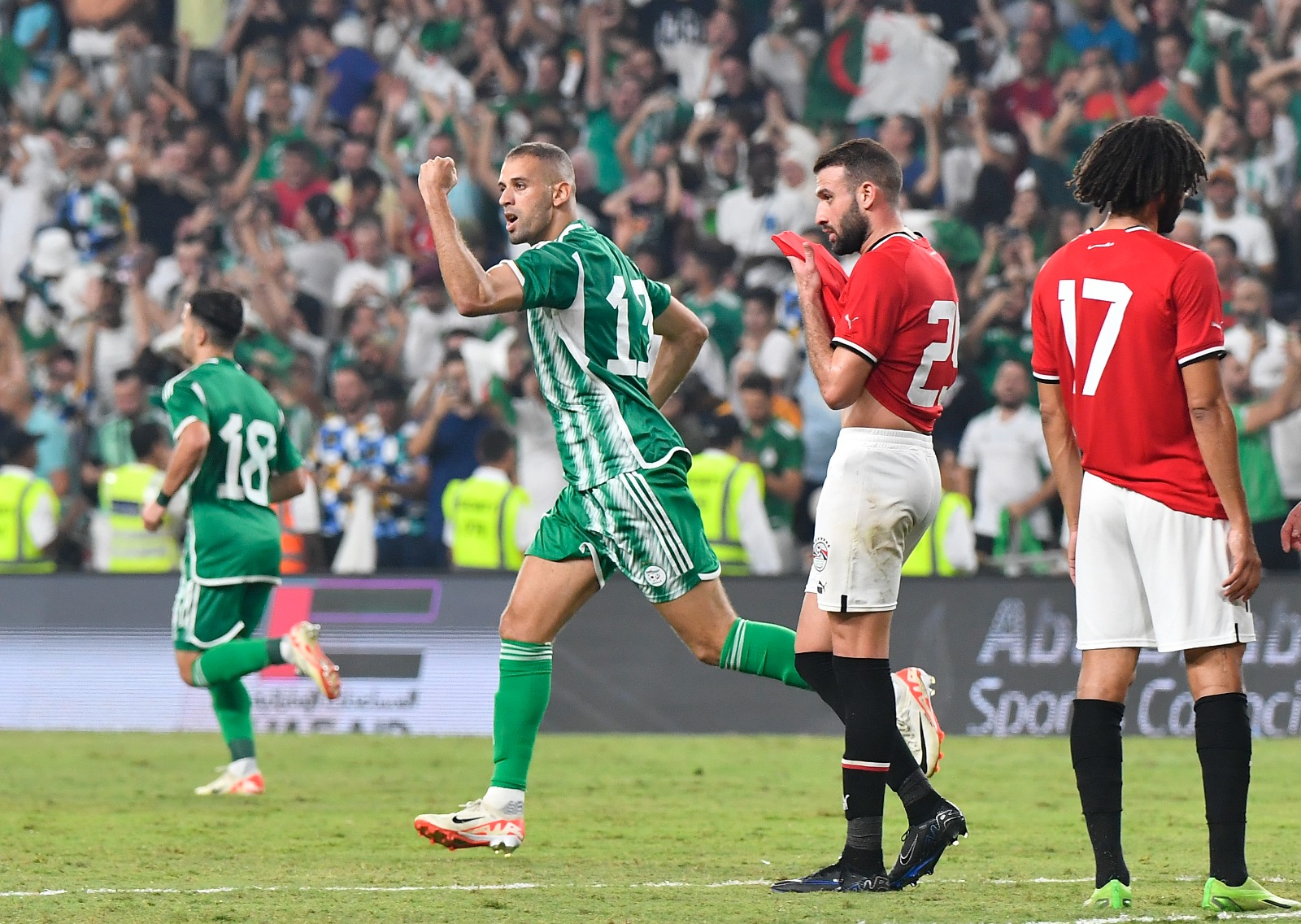  الجزائر- مصر 1-1 : رأسية سليماني ترفع رأس بلماضي