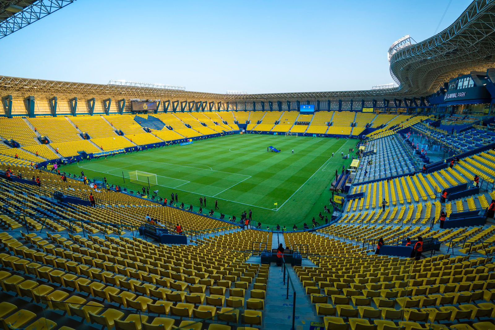 20 مليون يورو قيمة تغيير مسمى ملعبي طيران الرياض والأول بارك