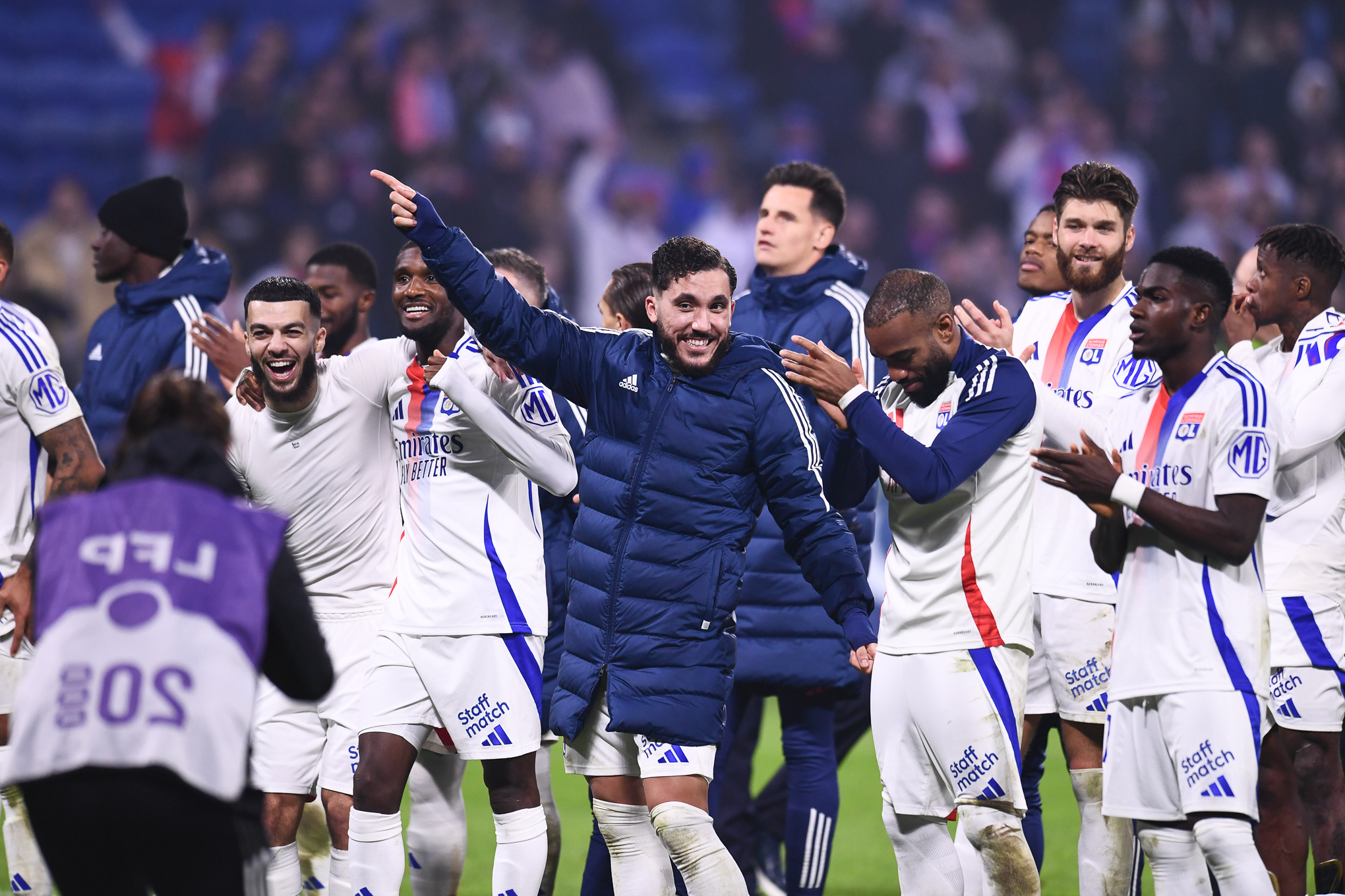 ليون يواجه الهبوط والحظر بديون تفوق 505 ملايين يورو