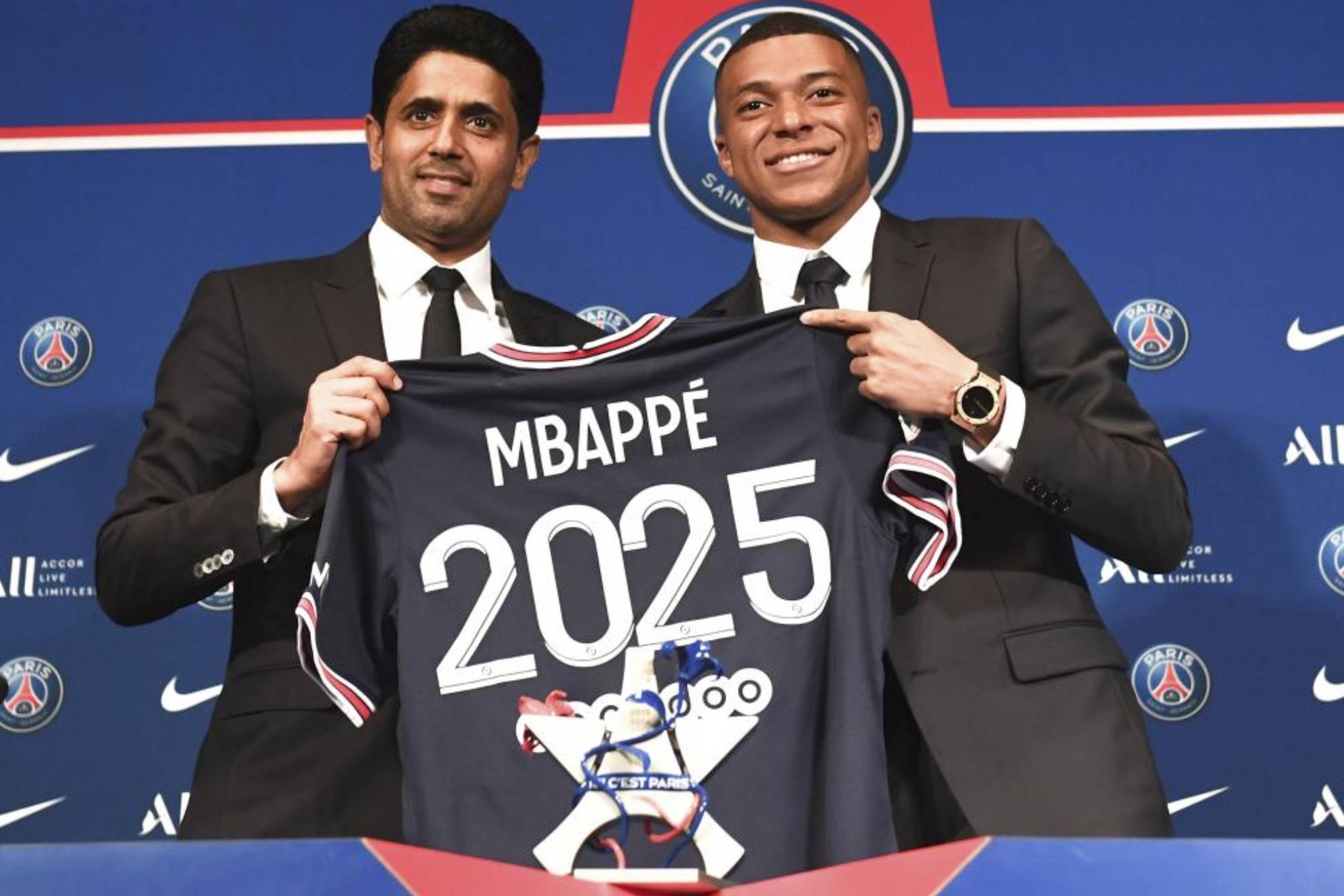 تجميد حسابات سان جيرمان احترازيا بسبب 55 مليون يورو