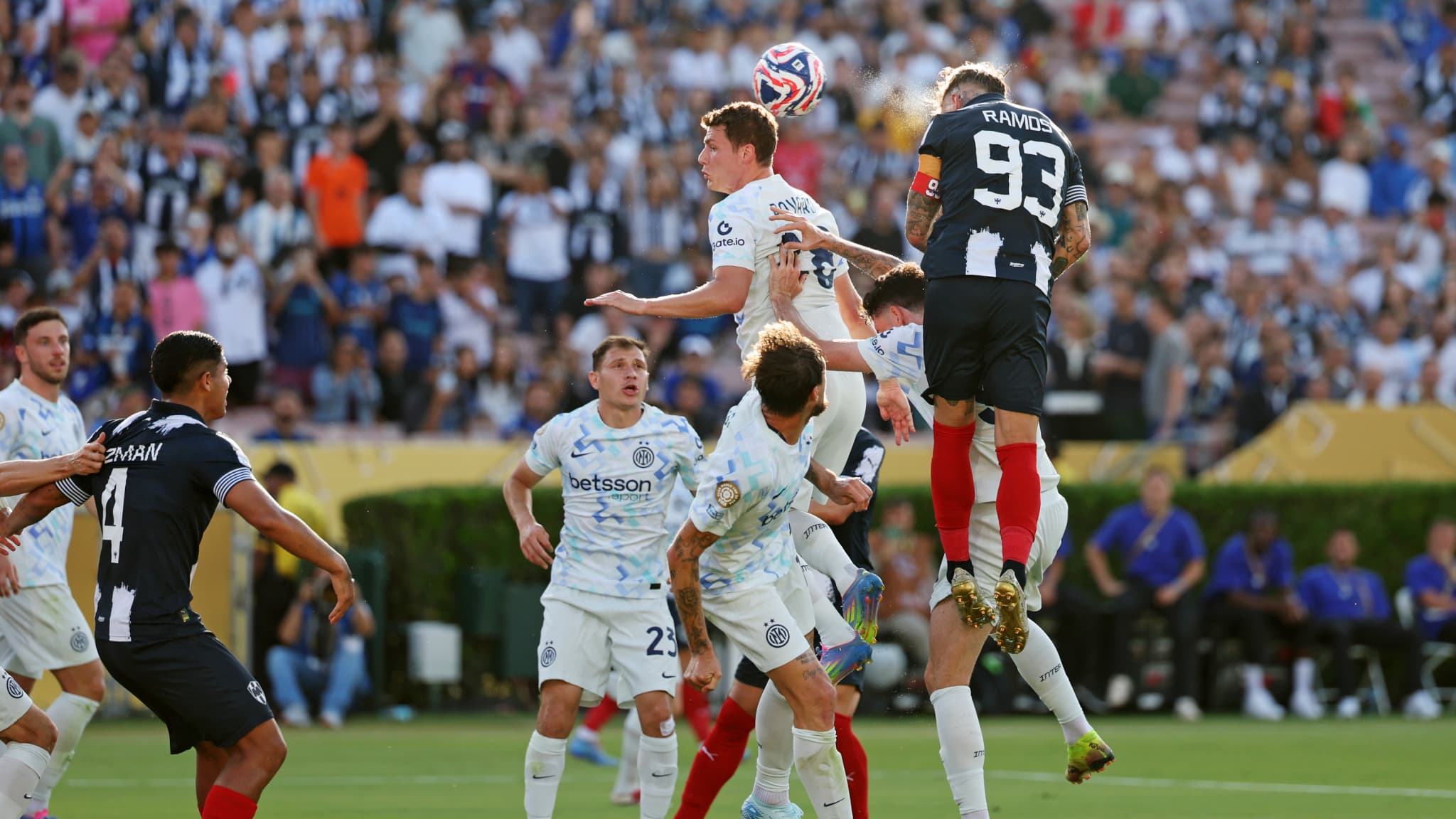 العلامات التجارية تستثمر 250 مليار دولار في الرياضة 