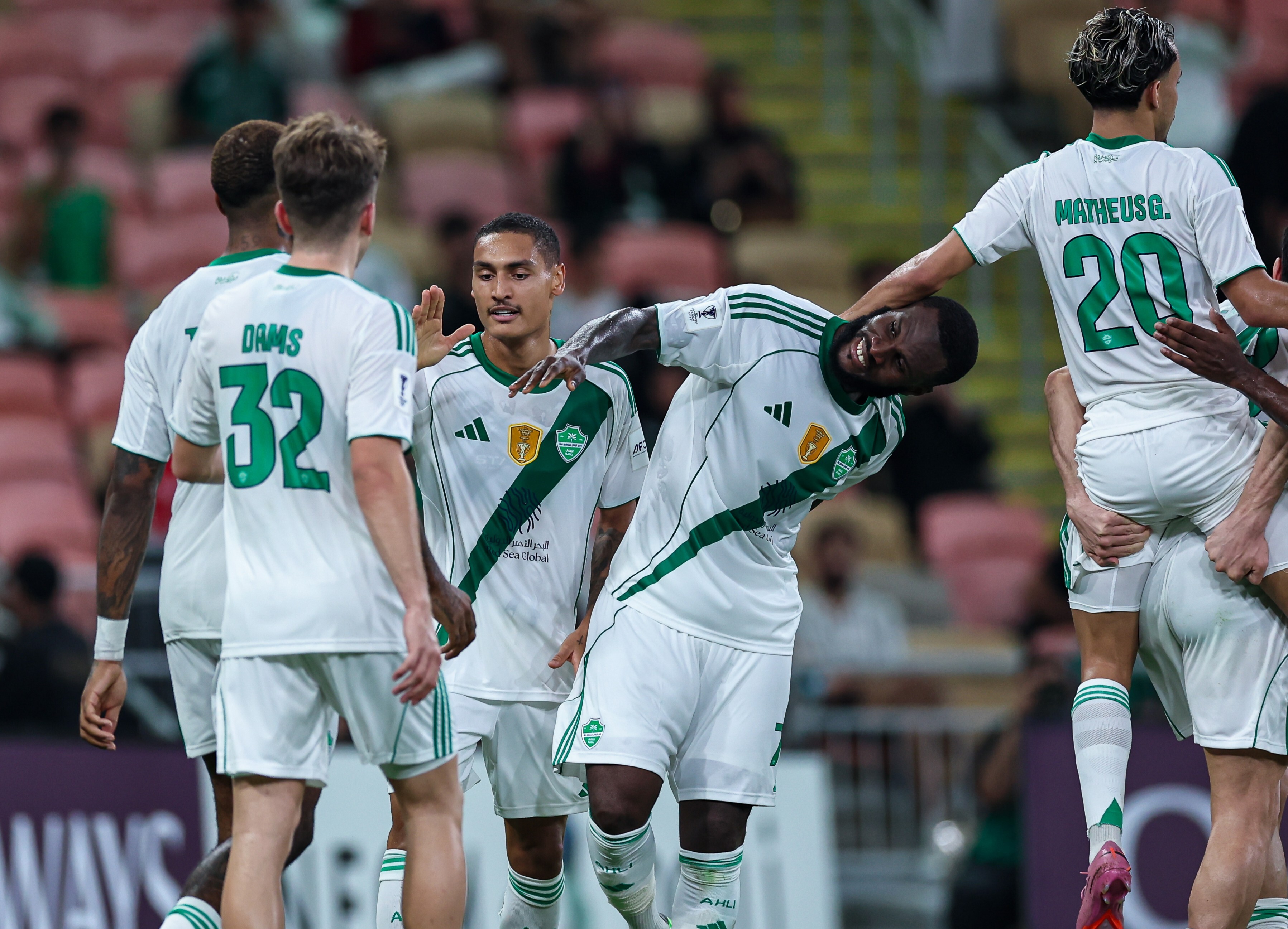 1.9 مليار دولار إنفاق الأندية السعودية 