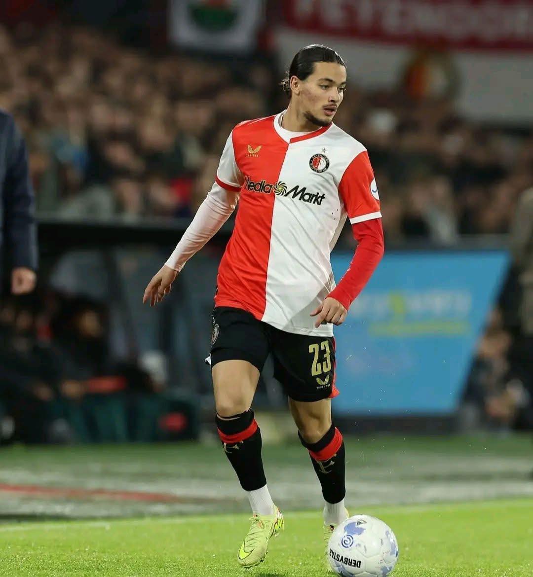 فان بيرسي يجتمع بحاج موسى