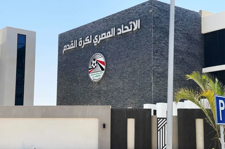 كرة القدم المصرية في مرمى الديون