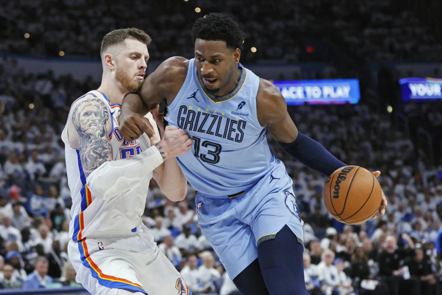 غريزليس يمدد عقد نجمه جاكسون بـ239 مليون دولار