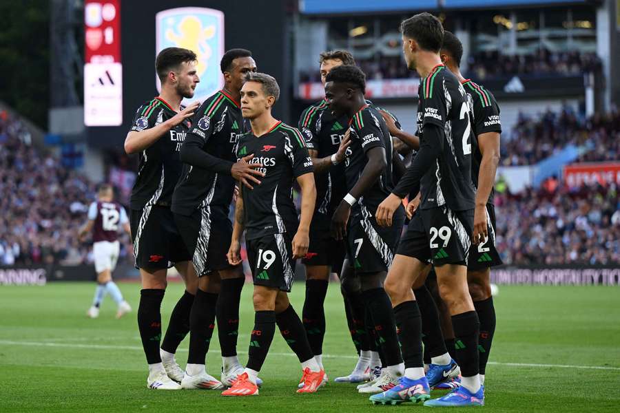  الدوري الإنجليزي بالصدارة رغم ترشيد النفقات