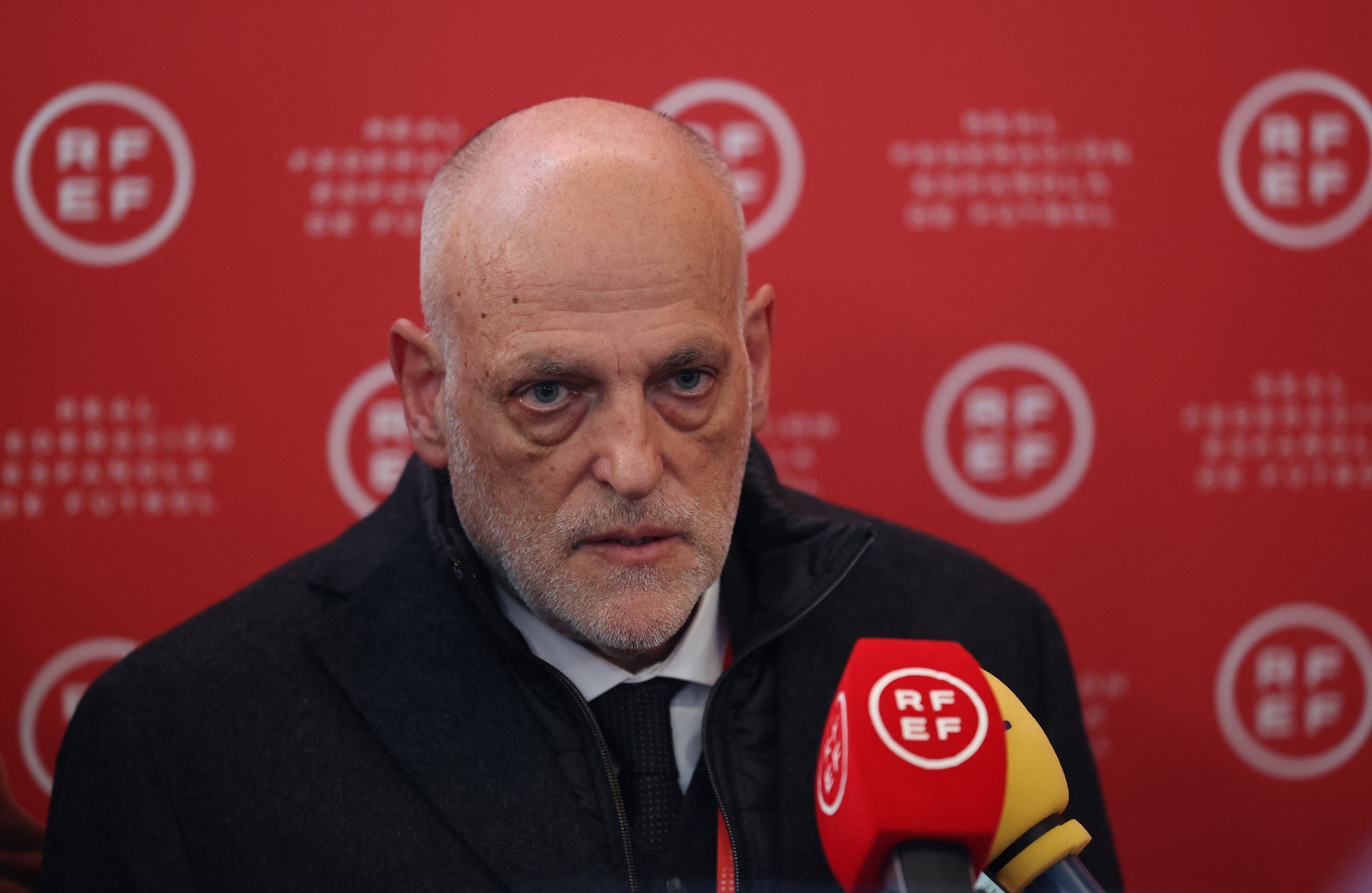 بسبب "أندية تبيع لاعبيها لدفع راتبي"... تيباس يفتح النار على ريال مدريد 