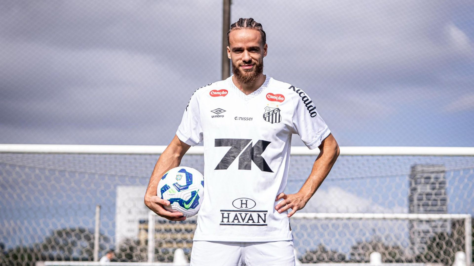  مطالب بفتح تحقيق بخصوص 100 ألف يورو