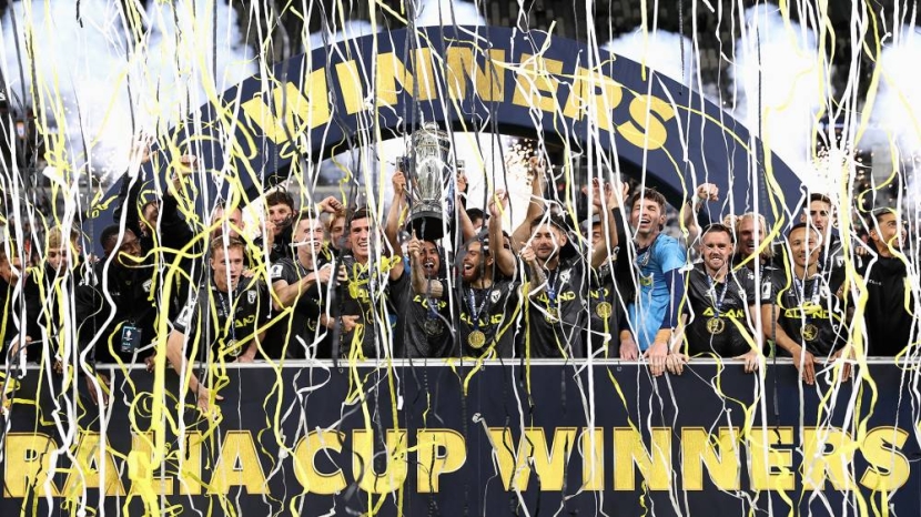 10 آلاف دولار مقابل بطاقات صفراء