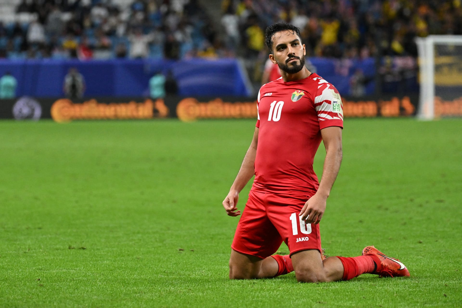 التعمري يتزعم قائمة أغلى اللاعبين العرب 