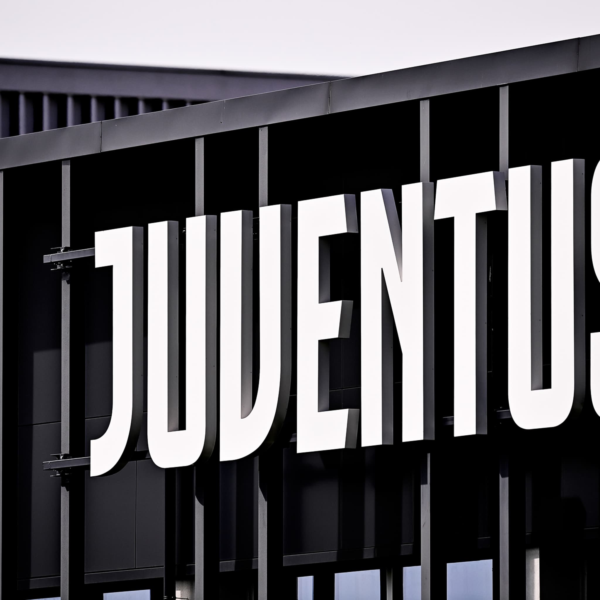 بيع يوفنتوس يشعل سوق الانتقالات في إيطاليا