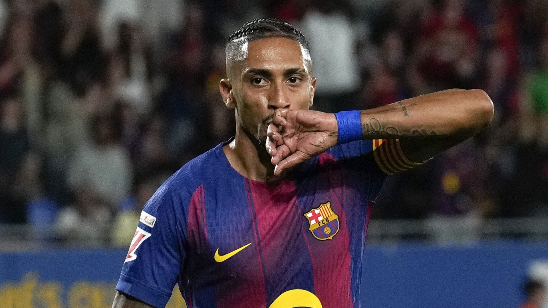 رافينيا فكّر بالرحيل... و فليك يقنعه بالبقاء