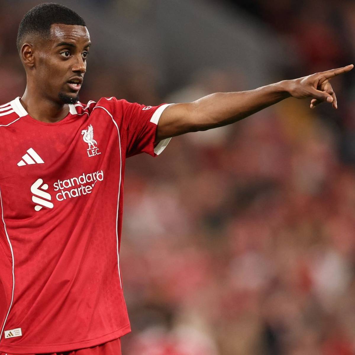  إيزاك يشتري حارسًا خاصًا بـ30 ألف جنيه