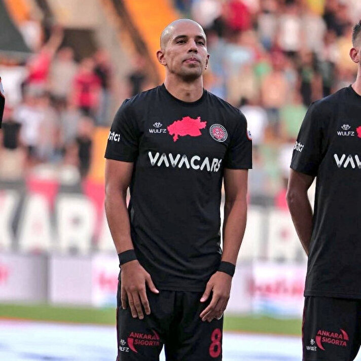 الفيفا تطالب الكناري بتسوية 3 مليارات سنتيم للمدرب