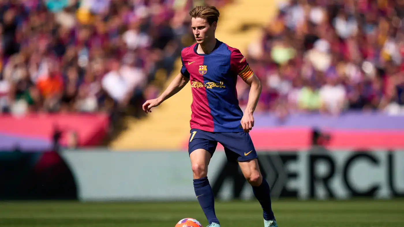 دي يونغ: "إداريون في برشلونة أرادوا بيعي لكسب المال"