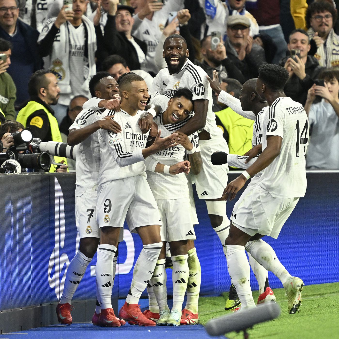 تشيلسي يخصص 180 مليون يورو للتعاقد مع نجمي ريال مدريد