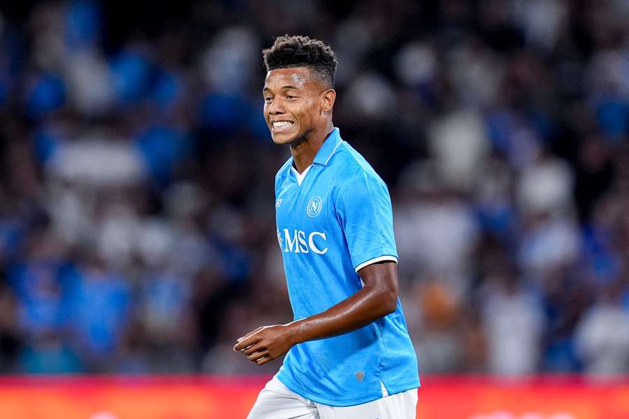 استقبال غير متوقع لنيريس لاعب نابولي الجديد